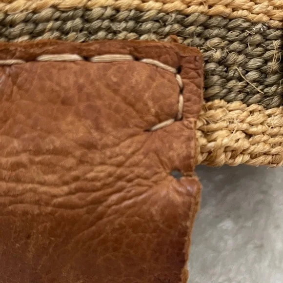 Elegant Woven Tote Bag in Tan and Brown - Picture 11 of 14